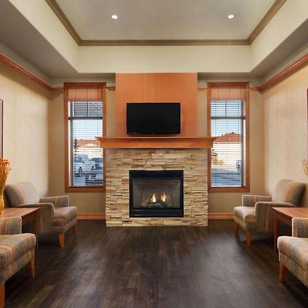 לדוק Days Inn & Suites By Wyndham Edmonton Airport מראה חיצוני תמונה