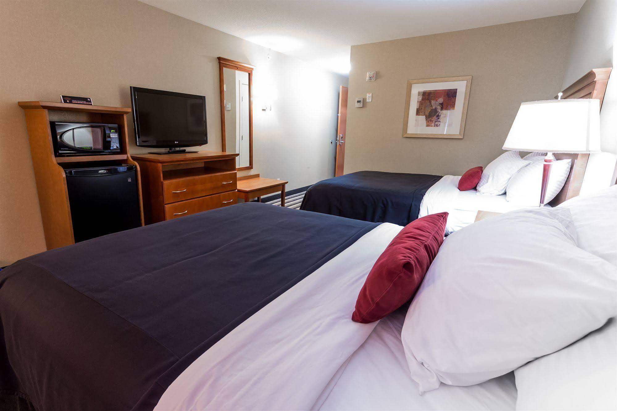 לדוק Days Inn & Suites By Wyndham Edmonton Airport מראה חיצוני תמונה