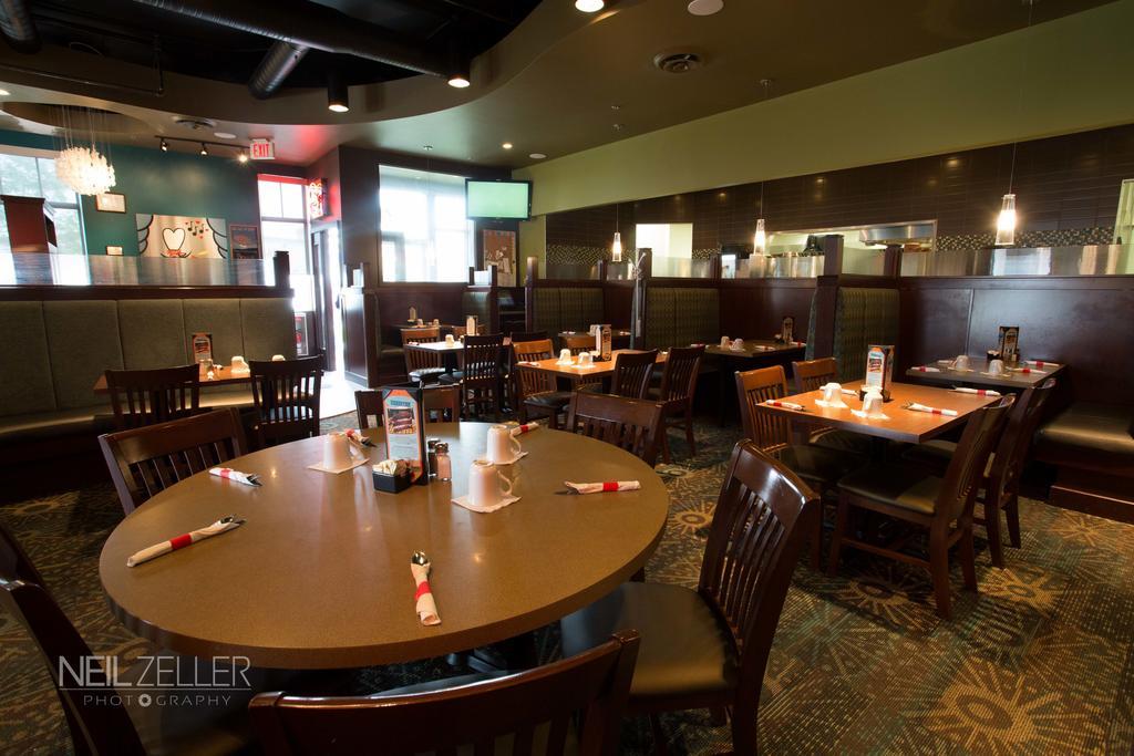 לדוק Days Inn & Suites By Wyndham Edmonton Airport מראה חיצוני תמונה