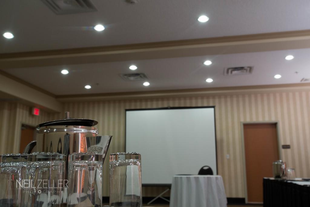 לדוק Days Inn & Suites By Wyndham Edmonton Airport מראה חיצוני תמונה