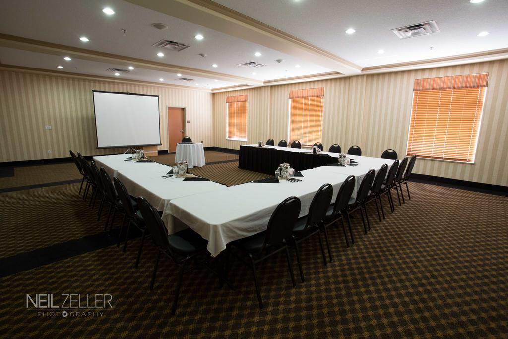 לדוק Days Inn & Suites By Wyndham Edmonton Airport מראה חיצוני תמונה