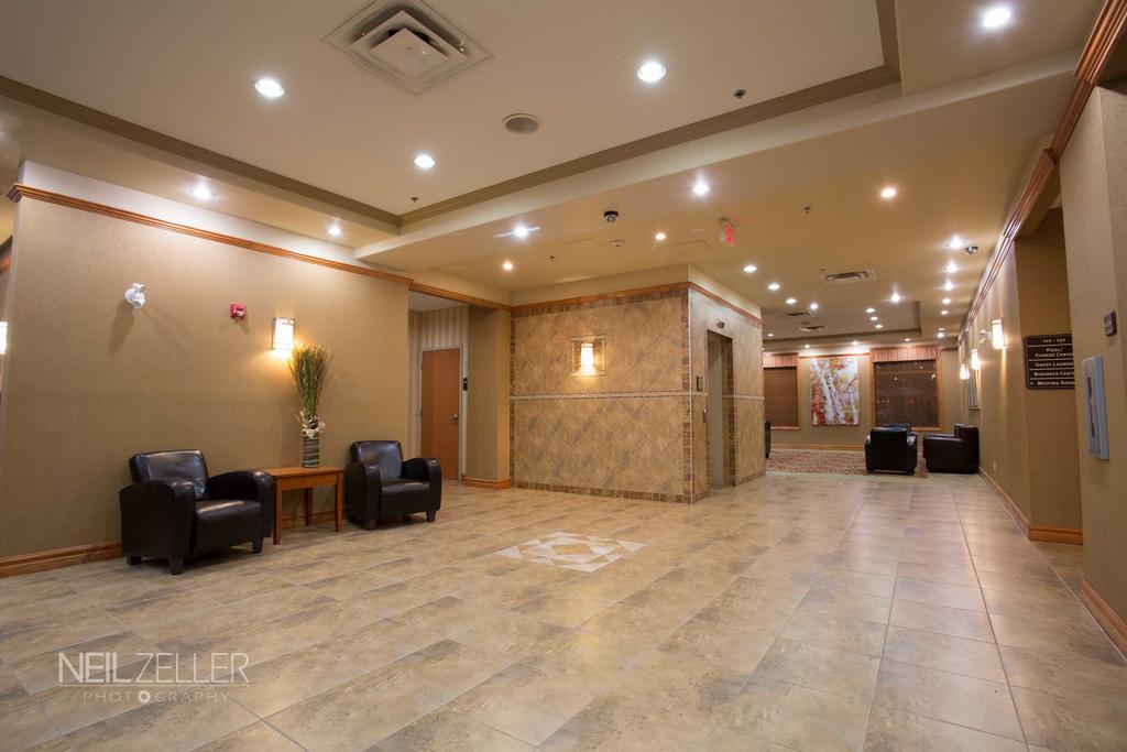לדוק Days Inn & Suites By Wyndham Edmonton Airport מראה חיצוני תמונה