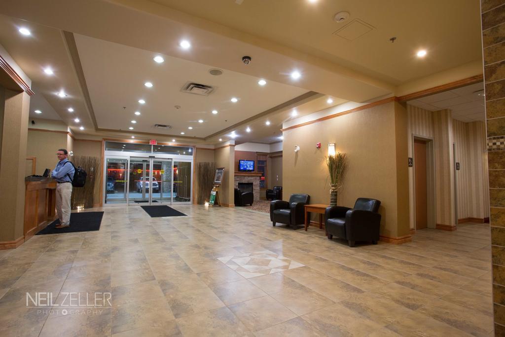 לדוק Days Inn & Suites By Wyndham Edmonton Airport מראה חיצוני תמונה