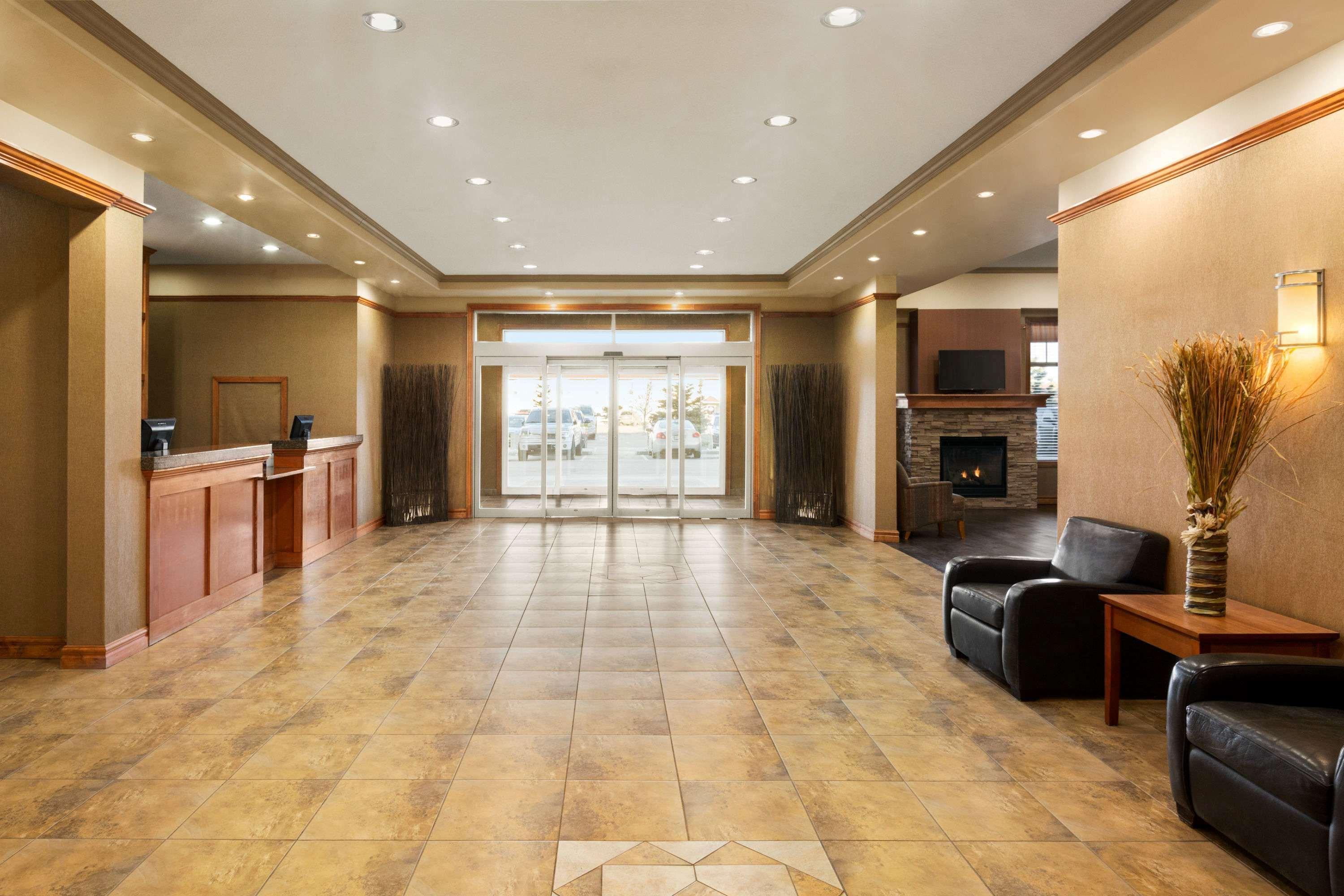 לדוק Days Inn & Suites By Wyndham Edmonton Airport מראה חיצוני תמונה