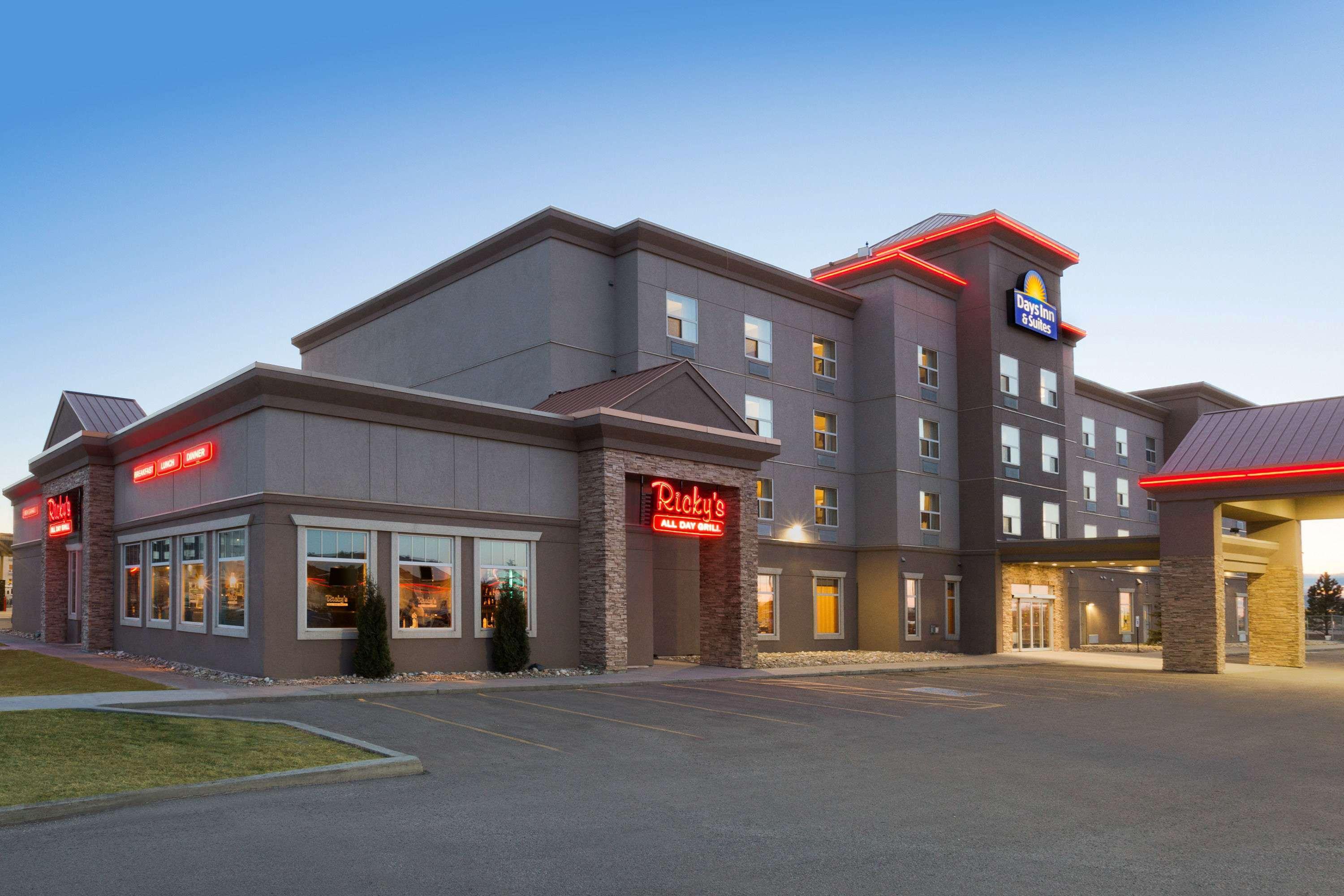 לדוק Days Inn & Suites By Wyndham Edmonton Airport מראה חיצוני תמונה