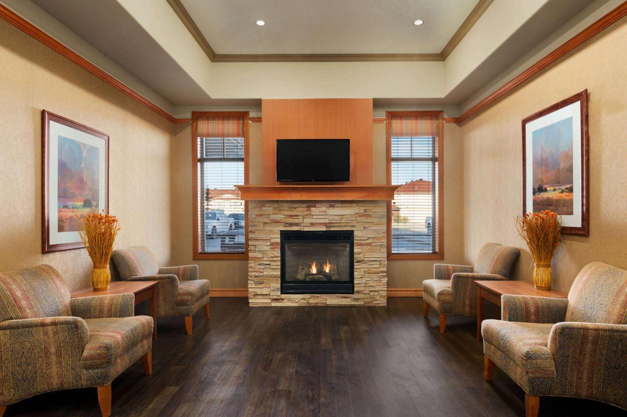 לדוק Days Inn & Suites By Wyndham Edmonton Airport מראה חיצוני תמונה
