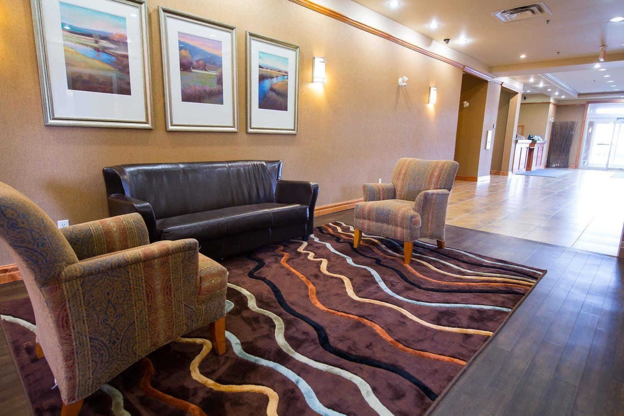 לדוק Days Inn & Suites By Wyndham Edmonton Airport מראה חיצוני תמונה