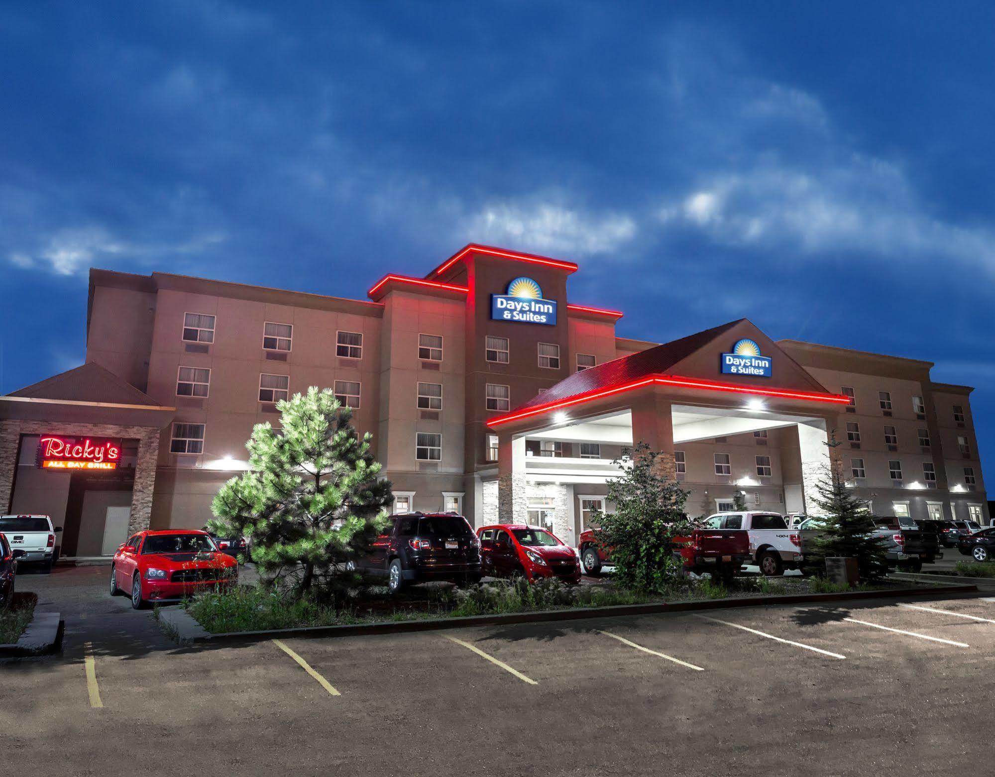 לדוק Days Inn & Suites By Wyndham Edmonton Airport מראה חיצוני תמונה