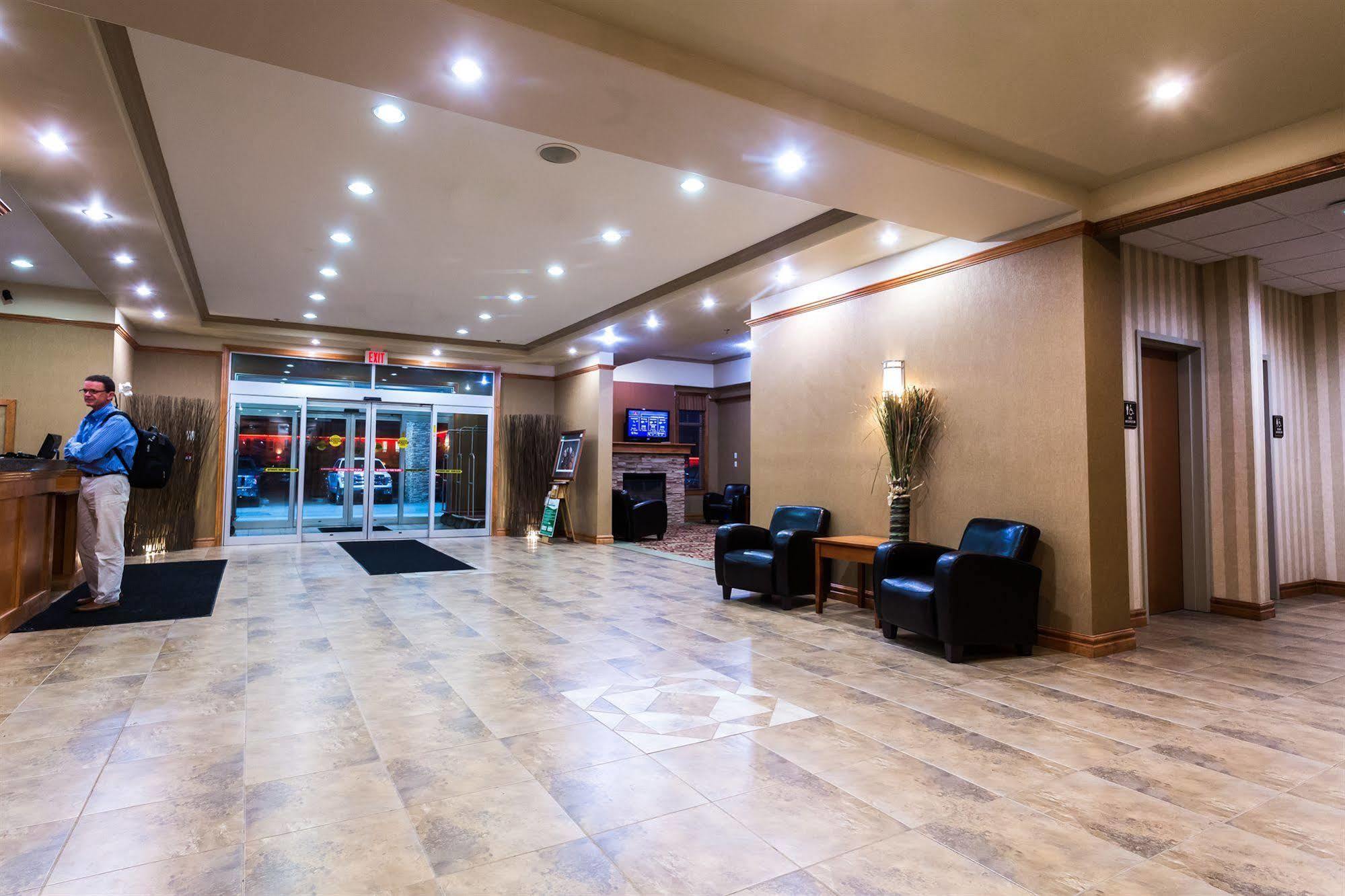 לדוק Days Inn & Suites By Wyndham Edmonton Airport מראה חיצוני תמונה