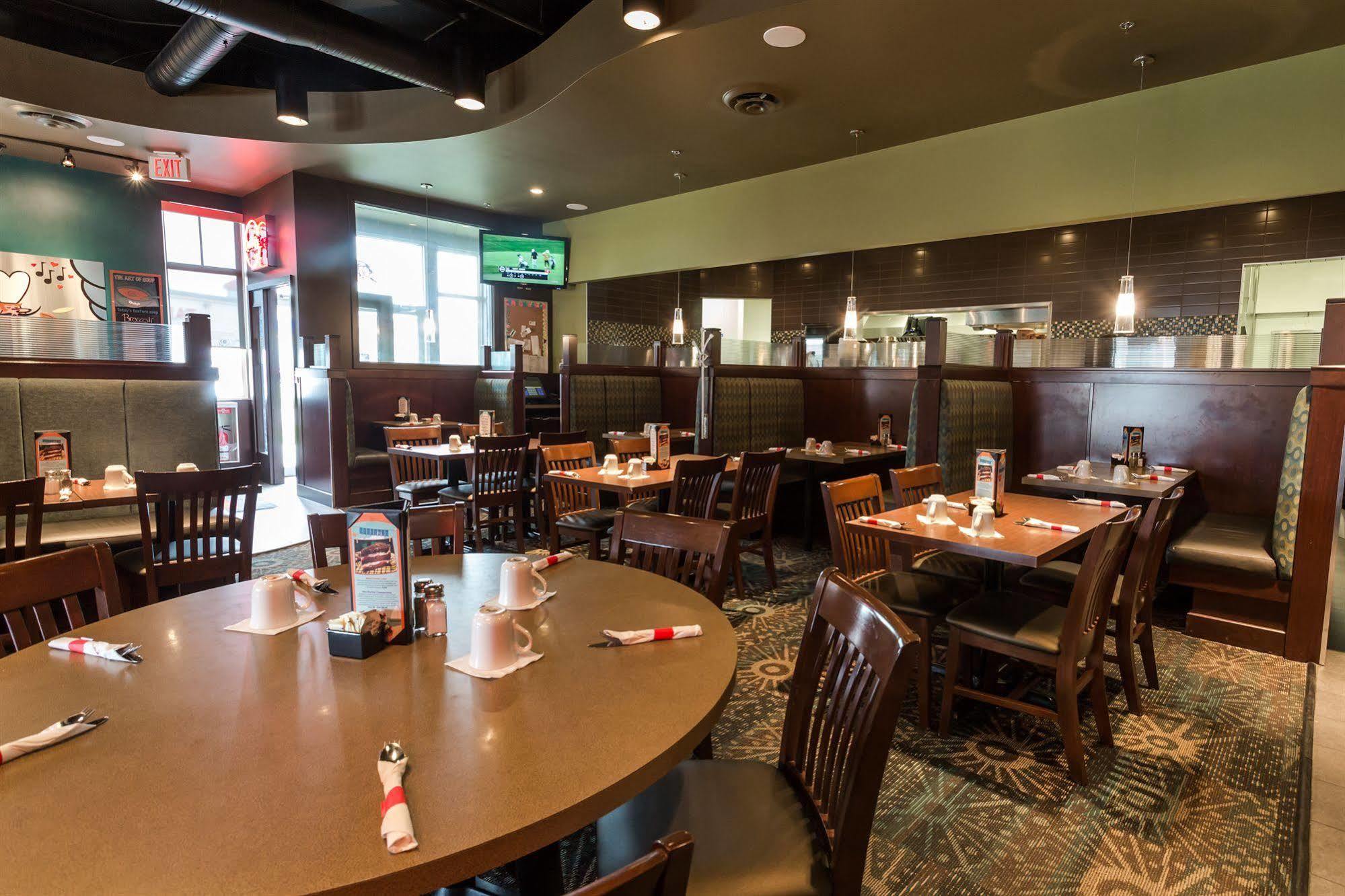 לדוק Days Inn & Suites By Wyndham Edmonton Airport מראה חיצוני תמונה