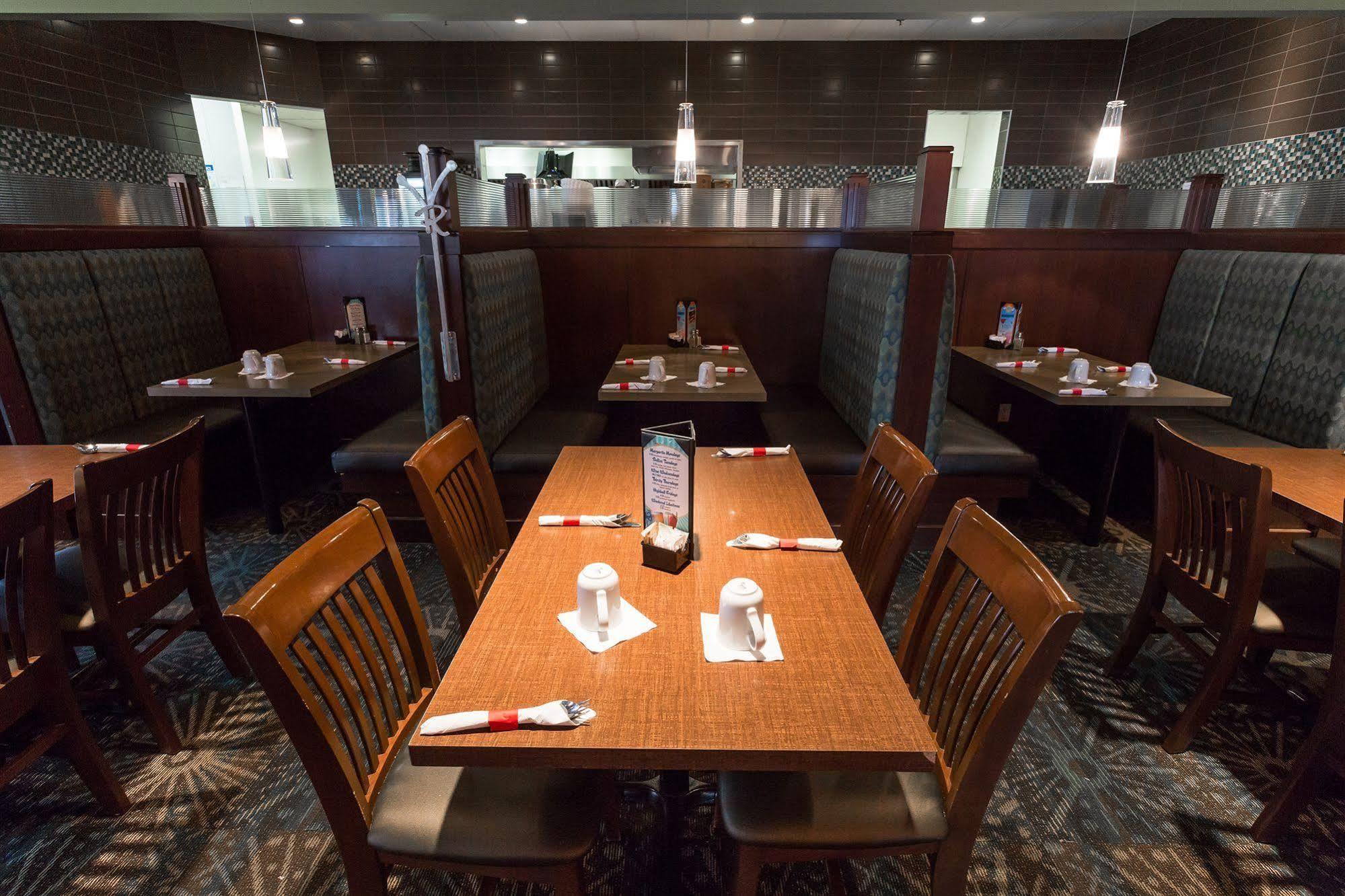 לדוק Days Inn & Suites By Wyndham Edmonton Airport מראה חיצוני תמונה