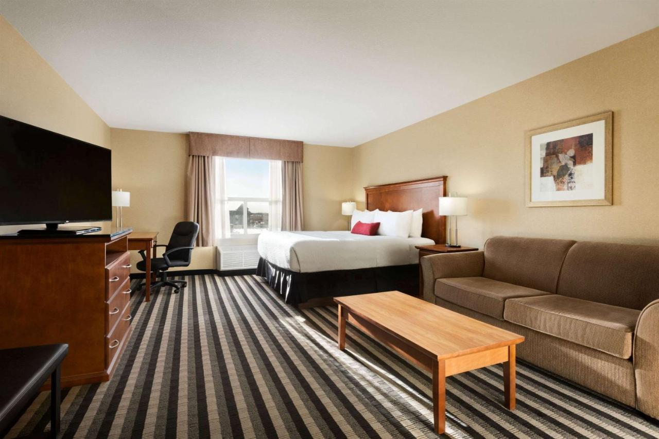 לדוק Days Inn & Suites By Wyndham Edmonton Airport מראה חיצוני תמונה